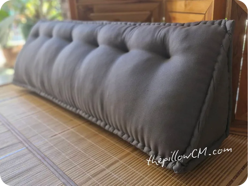 ซูมตะเข็บหมอนลิ่ม คัดคิ้วแบบโบราณ ลายเส้นพิเศษเฉพาะร้านหมอนนุ่นคุณยาย เก็บทรงสามเหลี่ยมมุมฉากสวยเป๊ะ