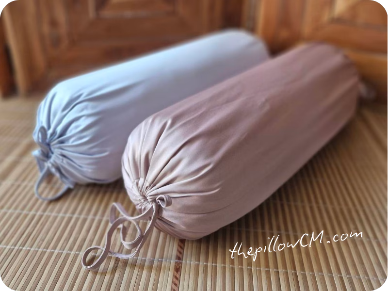 100226 neck roll pillow 03 25 ซูมใกล้ปลอกหมอนกันไรฝุ่น สำหรับหมอนรองคอ เย็บดี เย็บละเอียด สวย แข็งแรง ทนทานใช้ได้นาน