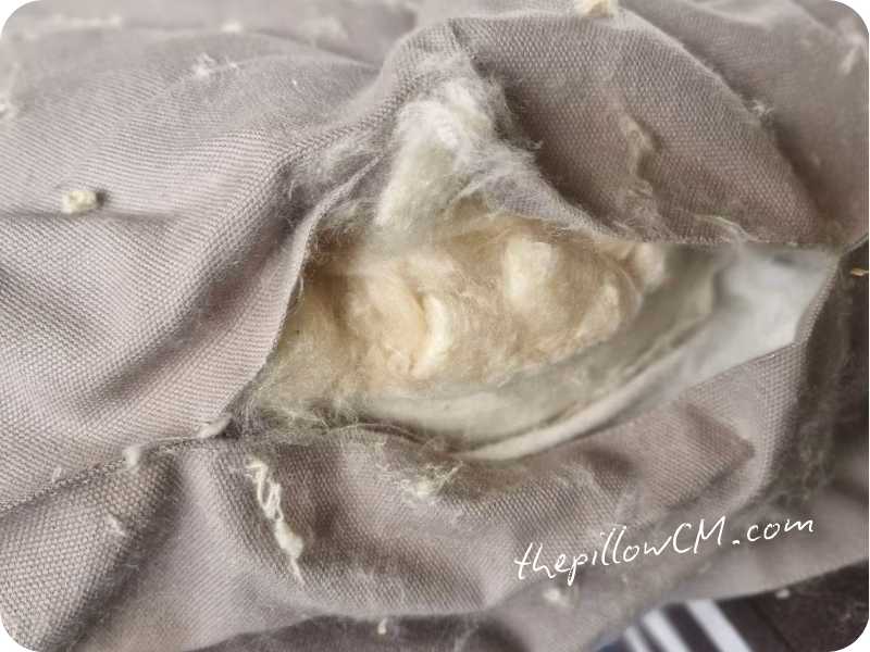 วิธีการยัดนุ่นแบบโบราณ ร้านเรายังคงใช้วิธีดั้งเดิม ยัดด้วยมือใช้แรงคนจริงๆ ทุกขั้นตอนใช้ความชำนาญมากจริงๆ