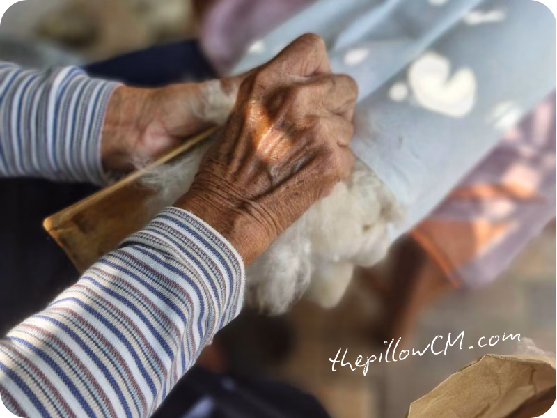 งานของเราทุกชิ้น เป็นงานคราฟท์ ทำชิ้นต่อชิ้น ใช้ช่างฝีมือล้วนๆ เย็บสวย ยัดแน่น หนุนสบาย ไม่ปวดคอ