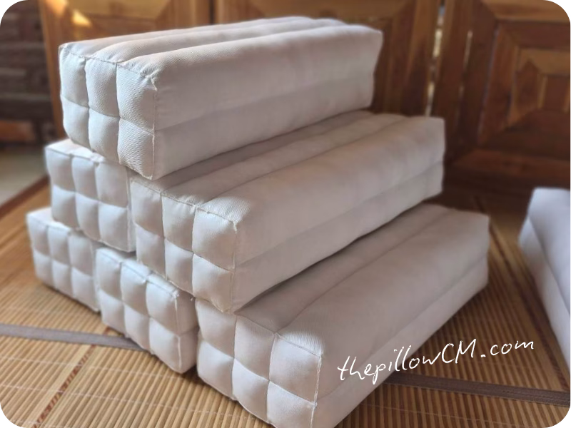 หมอนหก งานยัดนุ่นธรรมชาติแท้ เย็บด้วยช่างมืออาชีพ หนุนสบายไม่ปวดคอ เหมาะสำหรับคนที่ชอบหมอนแน่น