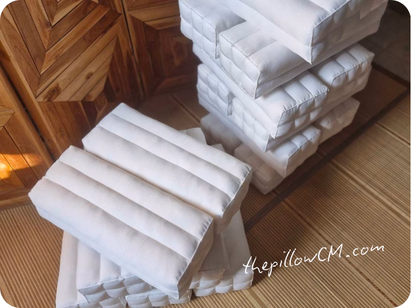 หมอนหก ยัดนุ่นแท้ทั้งใบ สินค้าของเราวีแกนใช้ได้ค่ะ เพราะยัดไส้ด้วยเส้นใยธรรมชาติแท้ 100% เส้นใยพื้ช ปลอดภัยไร้สารเคมี ไม่มีไม่โครพลาสติก