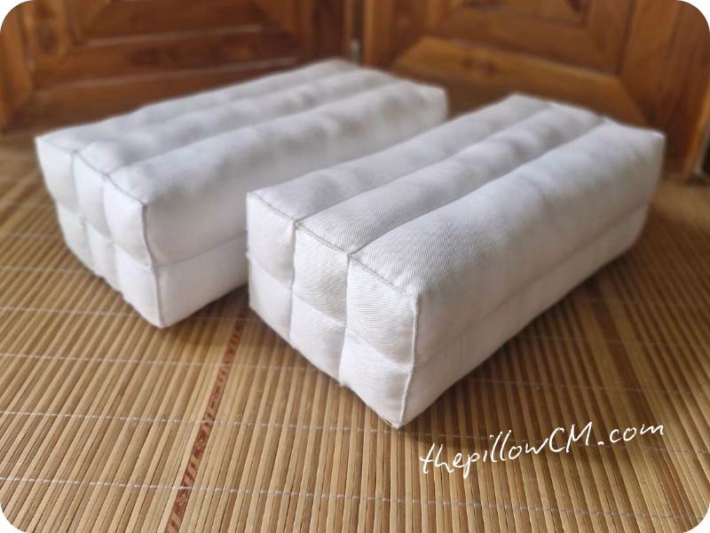 120626 traditional pillow 02 22 หมอนหกยัดนุ่นแน่นเต็มใบ สำหรับห้องพระ มุมนั่งเล่น และพื้นที่พักผ่อน