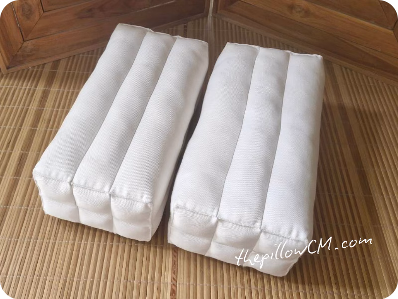120626 traditional pillow 05 25 หมอนหกนุ่นสำหรับหนุน พิง และรองนั่ง ยัดแน่นเต็มใบตามแบบสั่งทำ
