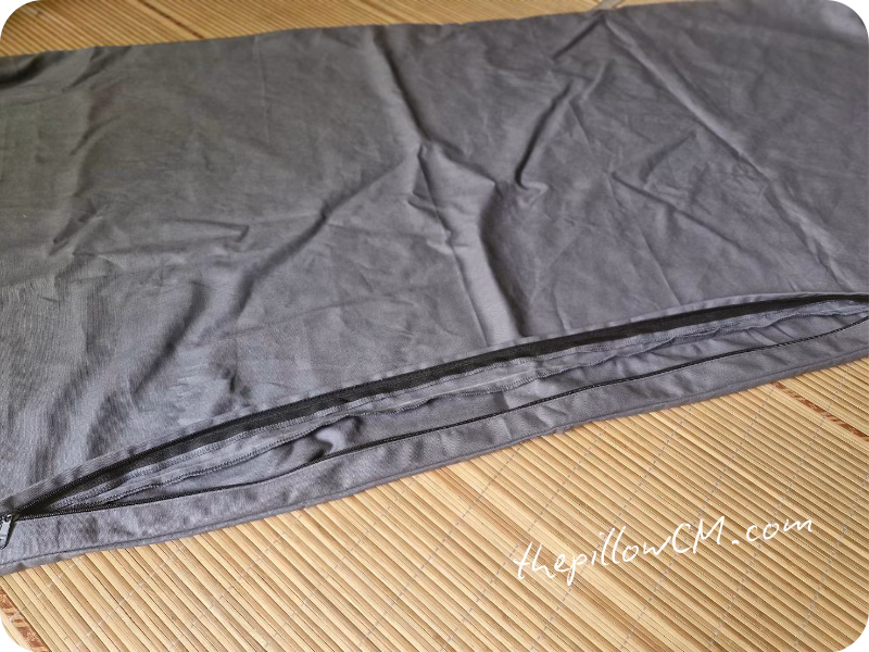 Bench cushion cover แบบสั่งทำตามขนาด รองรับเบาะนั่งยาวหลากหลายรูปทรง พร้อมซิปซ่อนตลอดแนวเพื่อความเรียบร้อยและใช้งานสะดวก