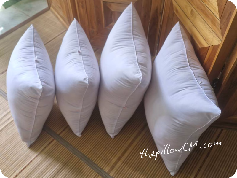 150626 throw pillows 02 14 ไส้หมอนอิงจากเส้นใยนุ่นธรรมชาติ ยัดแน่นเป็นพิเศษ ช่วยให้หมอนคงรูปและเติมนุ่นเพิ่มได้ในอนาคต