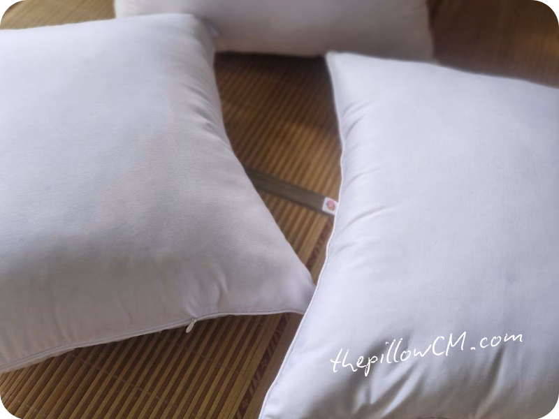 150626 throw pillows 05 17 ไส้หมอนอิงสั่งทำ ยัดนุ่นแน่นหนา คงรูปดี ไม่ยุบตัวง่าย และสามารถเติมนุ่นเพิ่มได้ภายหลัง