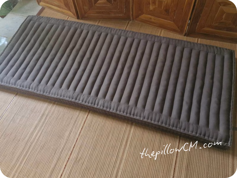 060726 75 180 bench pad 11 1 Bench Pad สั่งทำตามขนาดลูกค้า 75 x 180 ซม. ผลิตใหม่ทุกใบ หุ้มผ้าสีเขียวอมเทา พร้อมส่งภายใน 2–4 สัปดาห์