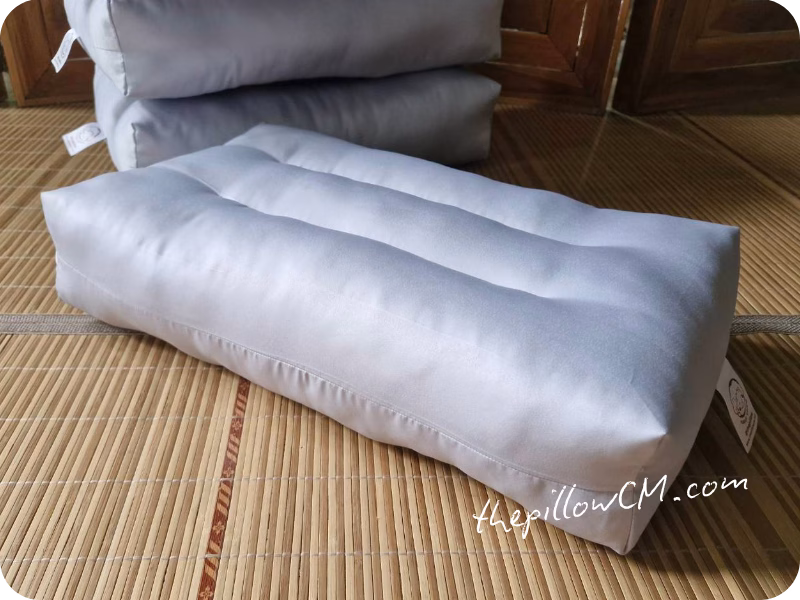 Body Support Pillow หมอนใบเล็กสำหรับรองรับร่างกายหลายตำแหน่ง ยัดนุ่นธรรมชาติ นุ่มแน่น และคงรูป