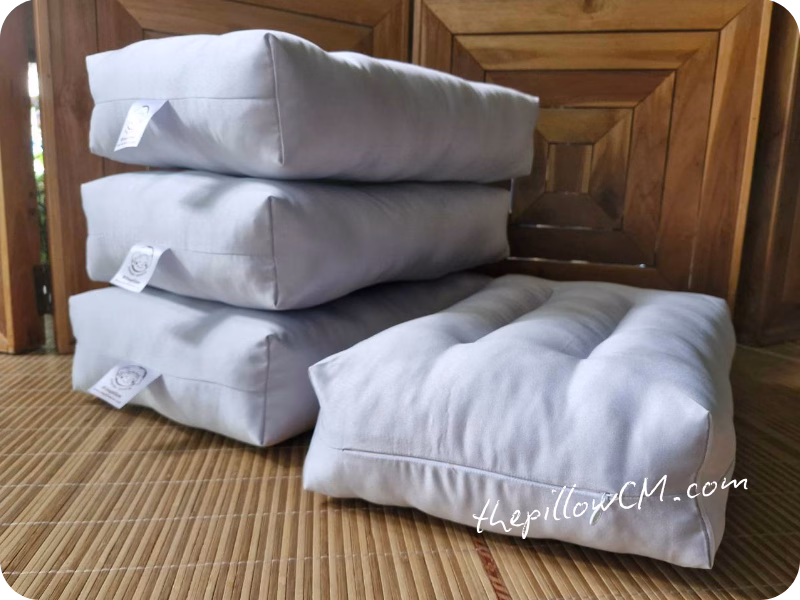 หมอนรองอเนกประสงค์ Body Support Pillow ขนาด 26 × 44 ซม. เหมาะสำหรับรองหลัง นั่งอ่านหนังสือ และดูหนัง