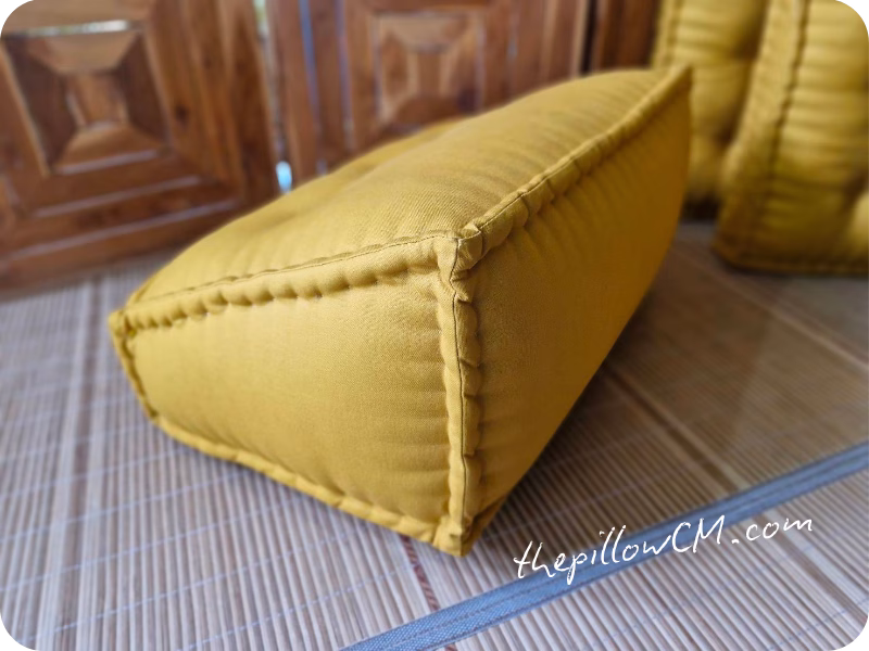 020826 wedge pillow 02 14 หมอนพิงหัวเตียงทรงสี่เหลี่ยมคางหมู ยัดนุ่นธรรมชาติ วางชิดผนังได้พอดี เหมาะสำหรับอ่านหนังสือและพักผ่อน