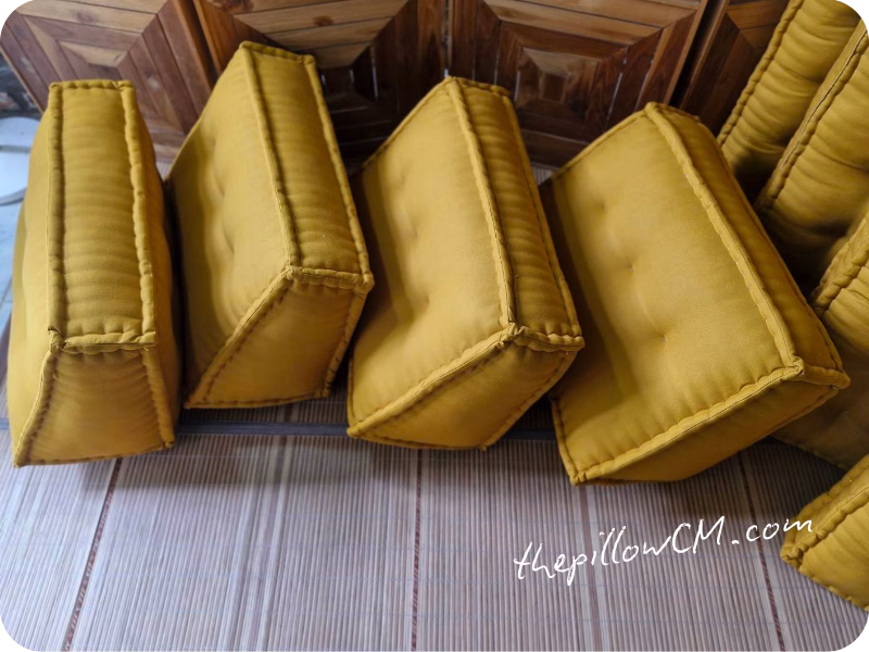 020826 wedge pillow 06 16 Trapezoid Wedge Pillow หมอนพิงหลังสั่งทำตามขนาด วางชิดกำแพงได้พอดี ใช้งานได้ทั้งบนเตียงและ Daybed