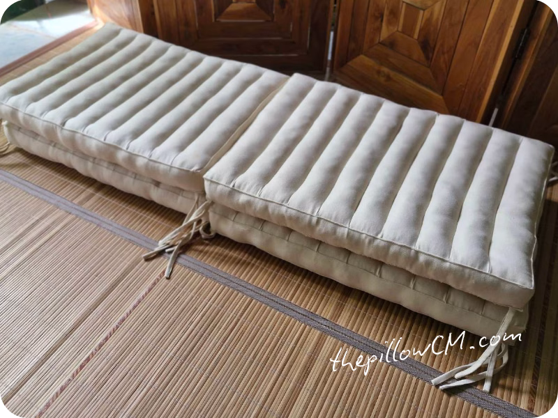 210826 seat cushions 07 37 เบาะรองนั่งเก้าอี้งานสั่งทำ ยัดนุ่นธรรมชาติ ผ้าแคนวาสกันน้ำสีครีม หนา 2 นิ้ว