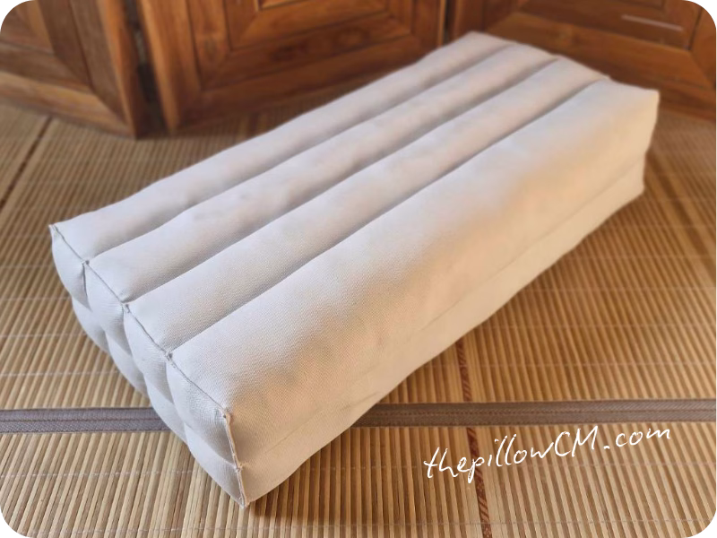 230826 yoga bolster 14 30 หมอนหกแบบดั้งเดิม ยัดนุ่นธรรมชาติแน่น ให้ความแข็งและคงรูป ไม่ยุบง่าย