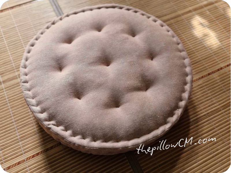 120926 round biscuit cushion w01 12 เบาะบิสกิตทรงกลม ยัดนุ่นธรรมชาติ สำหรับนั่งพักผ่อนในบ้าน