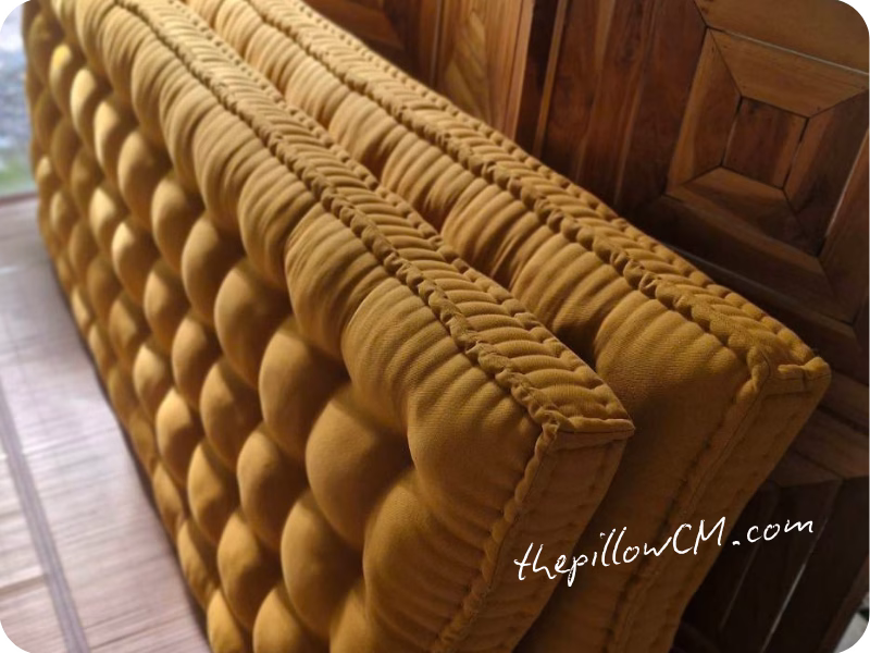เบาะนั่งริมหน้าต่างยัดนุ่นธรรมชาติ พร้อมงานเย็บบุ๋มแบบ French Mattress