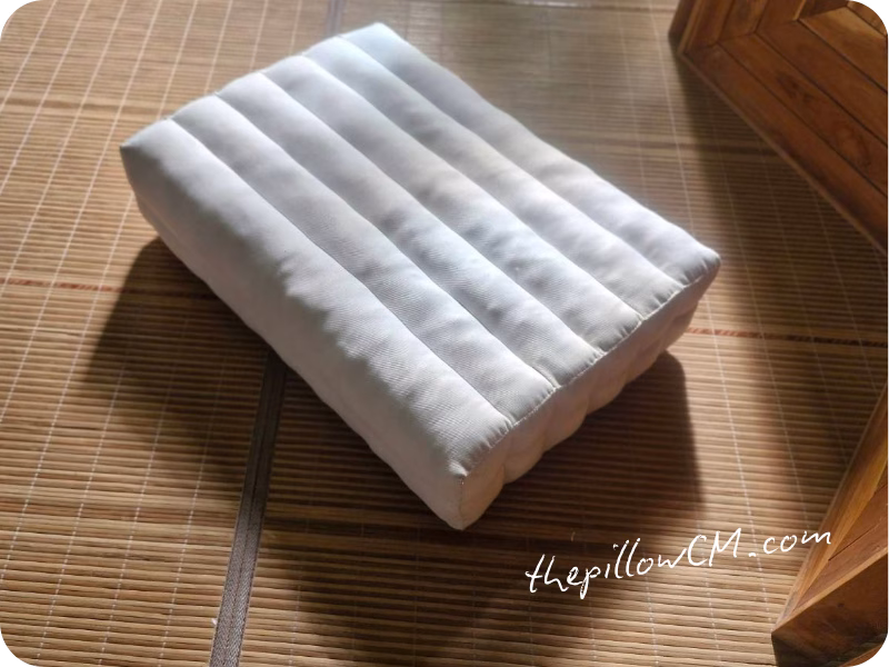 เบาะโยคะสั่งทำพิเศษทรงสี่เหลี่ยม เย็บแบ่งส่วนด้านในแบบไส้หมอนหกและยัดนุ่นแน่น