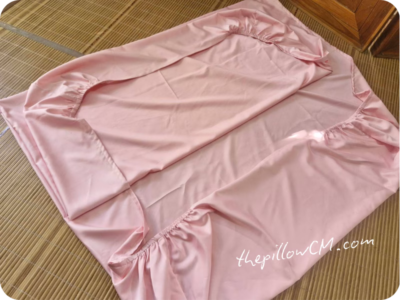 ผ้าปูที่นอน Granny’s Pillows ใช้ผ้ากันไรฝุ่นสะท้อนน้ำและเย็บตามขนาดที่นอน