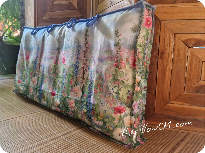 เบาะหัวเตียง Granny’s Pillows ยัดไส้นุ่น พร้อมปลอกพิมพ์ลายและสายแขวน